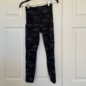 Athleta Ultimate Camo 7/8 legging Size XS